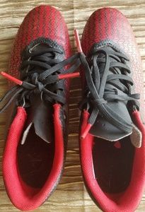 Under Armour youths cleats. Size 13.5 y